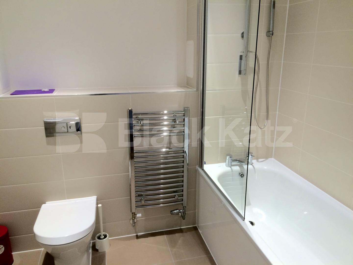 			NEW INSTRUCTION , 2 Bedroom, 1 bath, 1 reception Apartment			 Upper North Street, Poplar